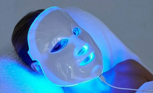 LED 光疗治疗可对抗与年龄相关的面部皮肤变化